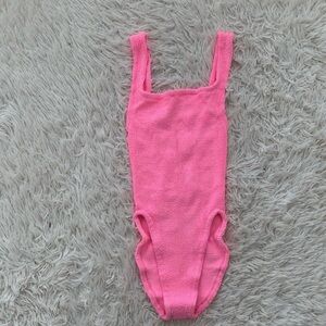 NWT hunza g crinkle one piece swimsuit in pink